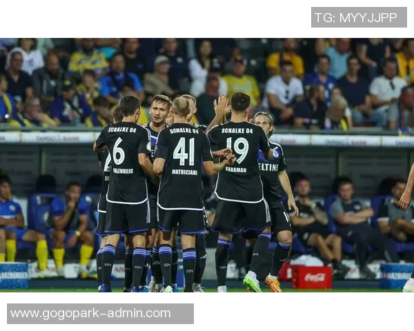 沙尔克04与莫斯科火车头激战正酣直播间精彩瞬间回顾与分析